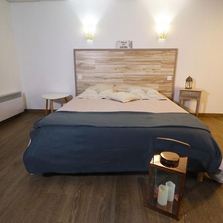 Centre De Bien-Etre Et Ses Chambres D'Hote Villeneuve-de-Rivière Eksteriør billede