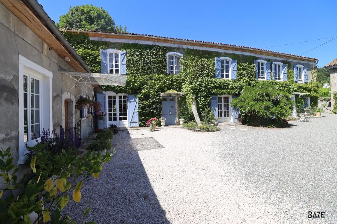 Centre De Bien-Etre Et Ses Chambres D'Hote Villeneuve-de-Rivière Eksteriør billede