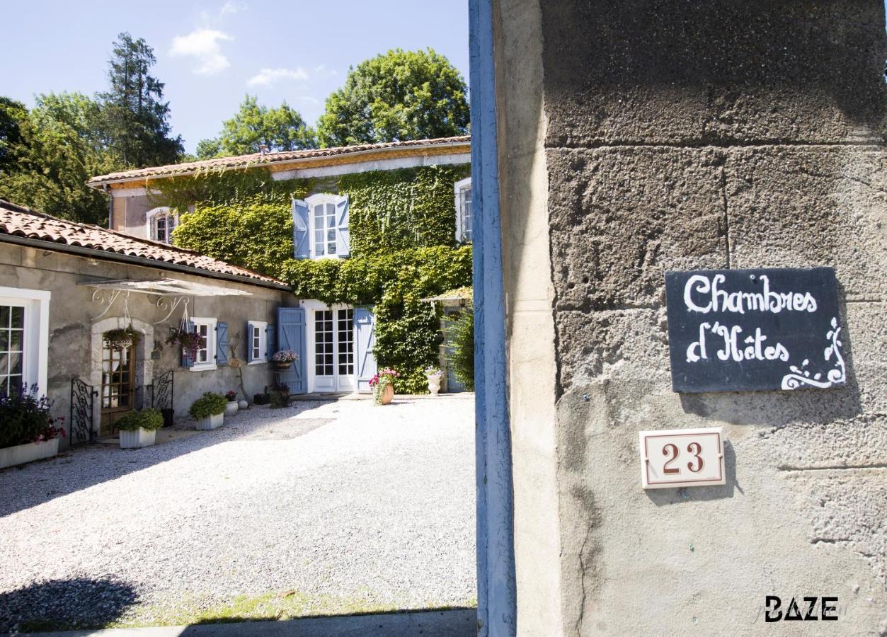 Centre De Bien-Etre Et Ses Chambres D'Hote Villeneuve-de-Rivière Eksteriør billede