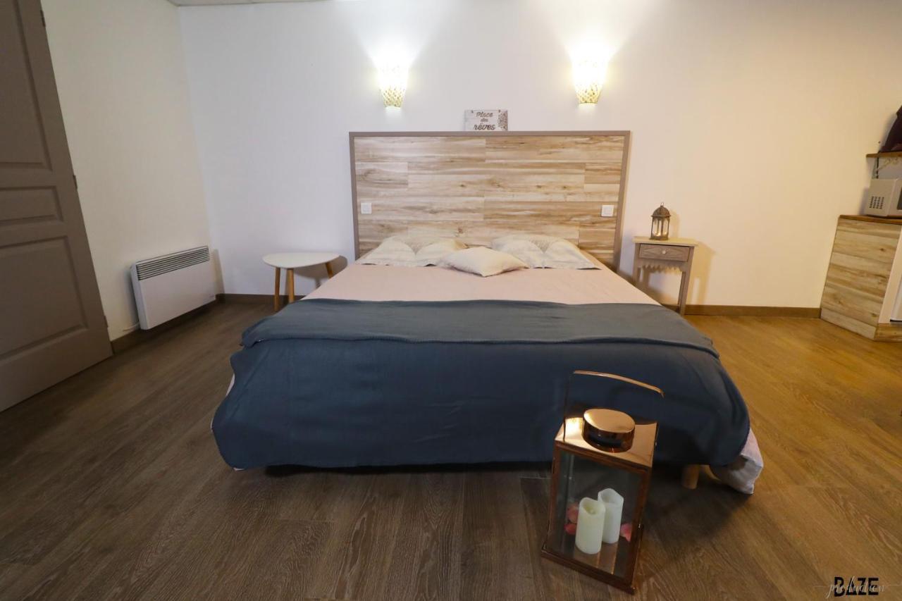 Centre De Bien-Etre Et Ses Chambres D'Hote Villeneuve-de-Rivière Eksteriør billede