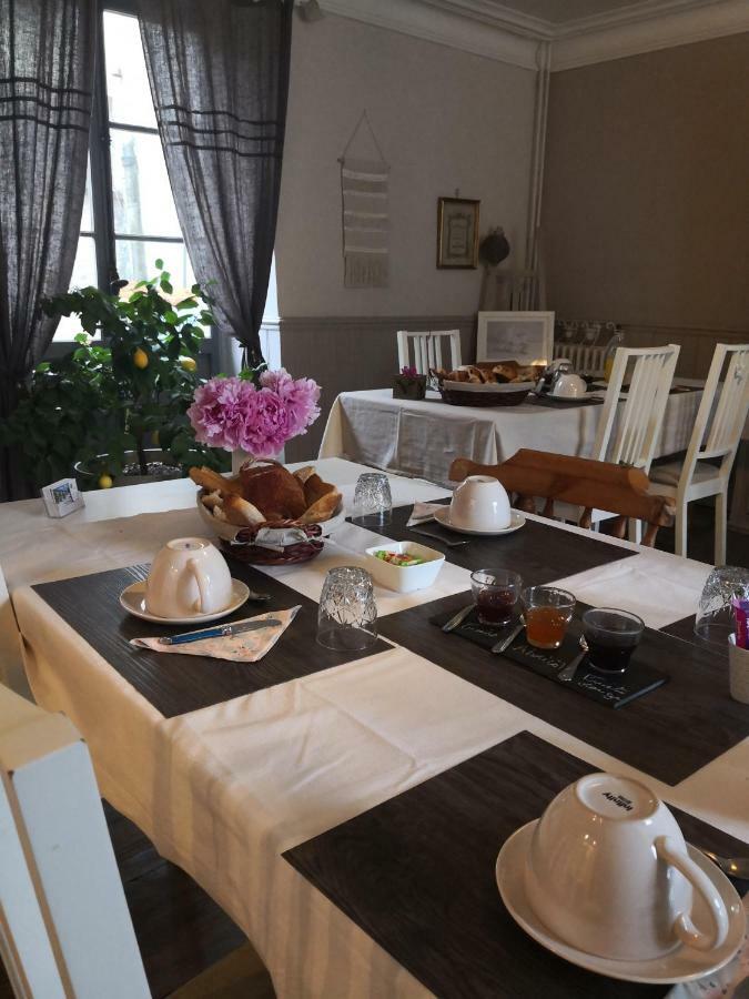 Centre De Bien-Etre Et Ses Chambres D'Hote Villeneuve-de-Rivière Eksteriør billede